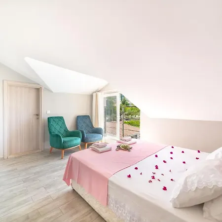 Stunning Suite In Oeluedeniz With Seaview And Pool Exterior photo