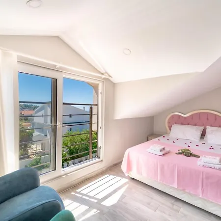 Stunning Suite In Oeluedeniz With Seaview And Pool Exterior photo