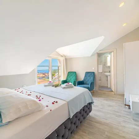 Stunning Suite In Oeluedeniz With Seaview And Pool Exterior photo